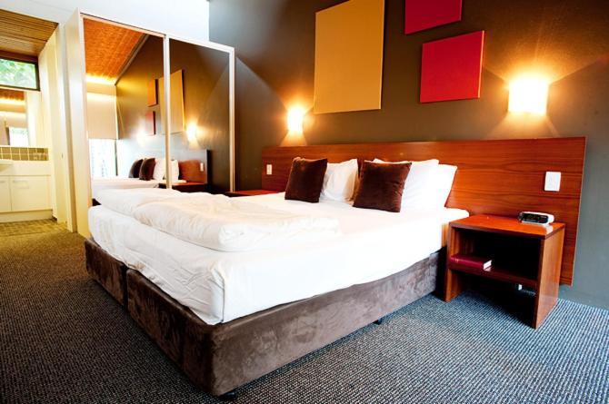Nautilus Beachfront & Aparthotel 3*