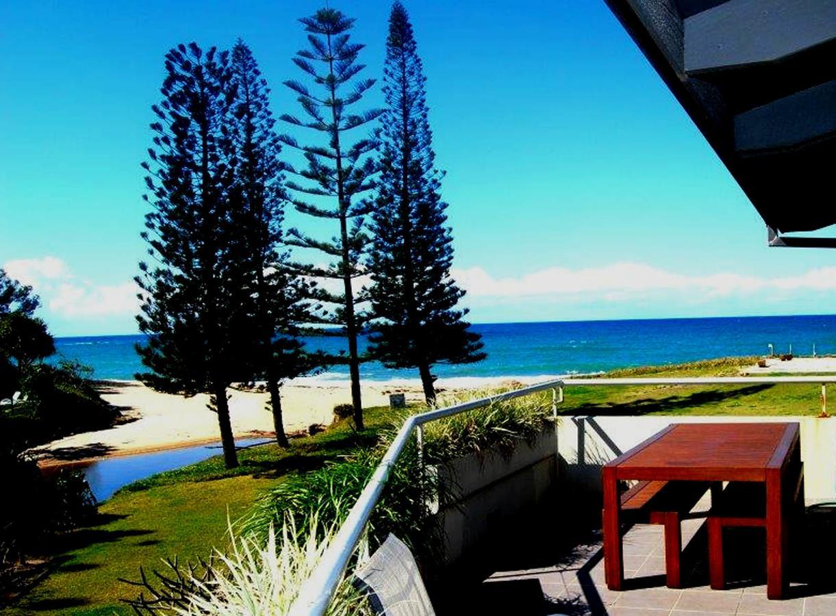 Nautilus Beachfront & Aparthotel 3*
