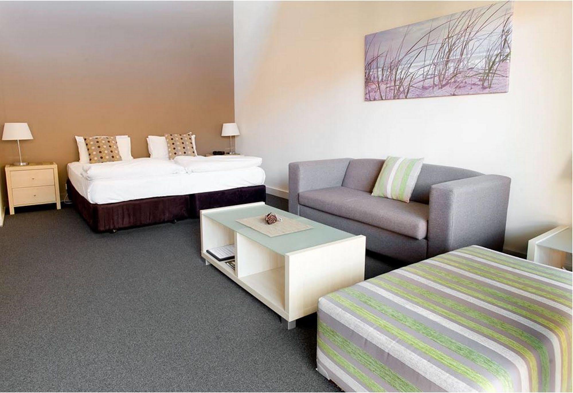 Nautilus Beachfront & Aparthotel 3*