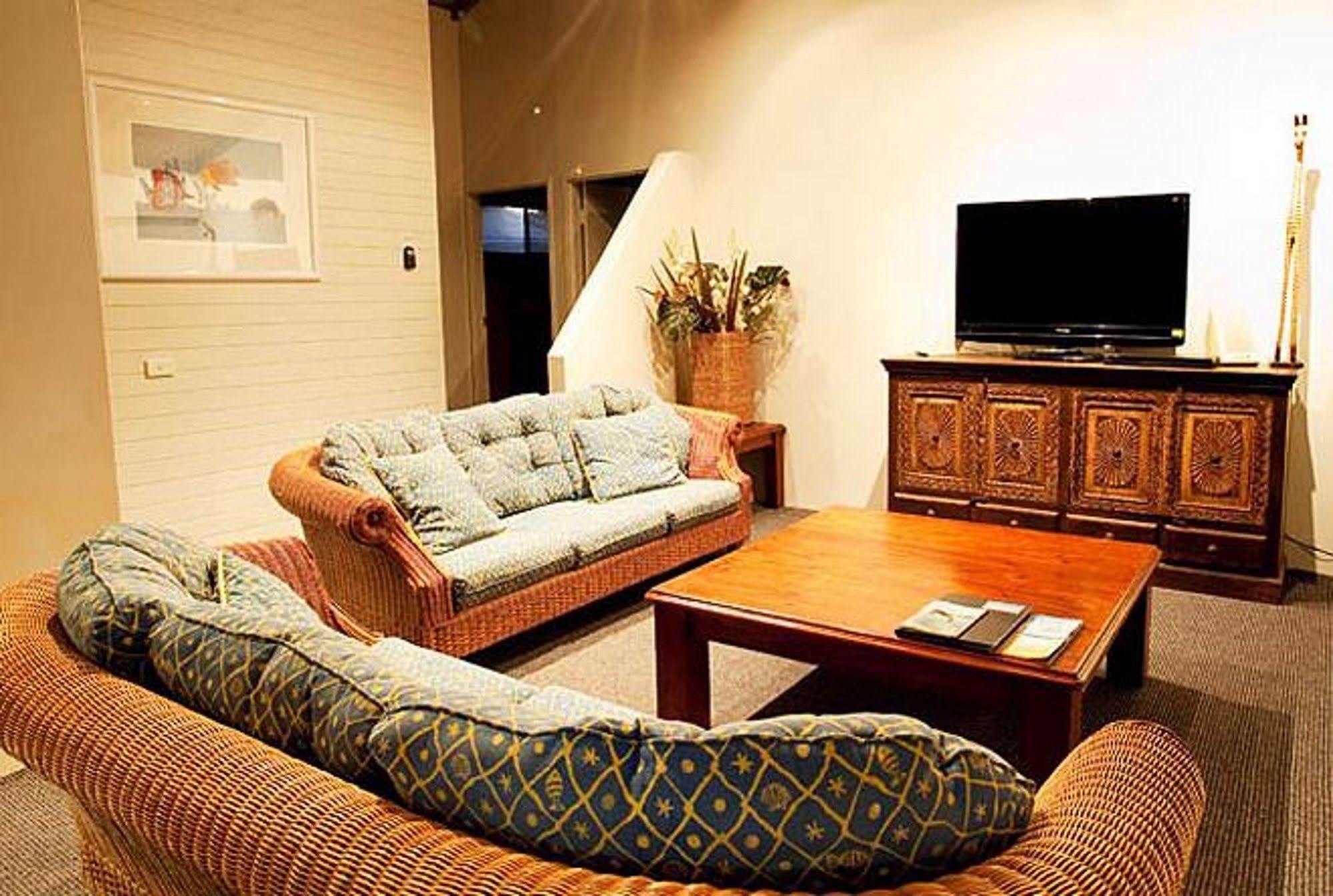 Nautilus Beachfront & Aparthotel 3*