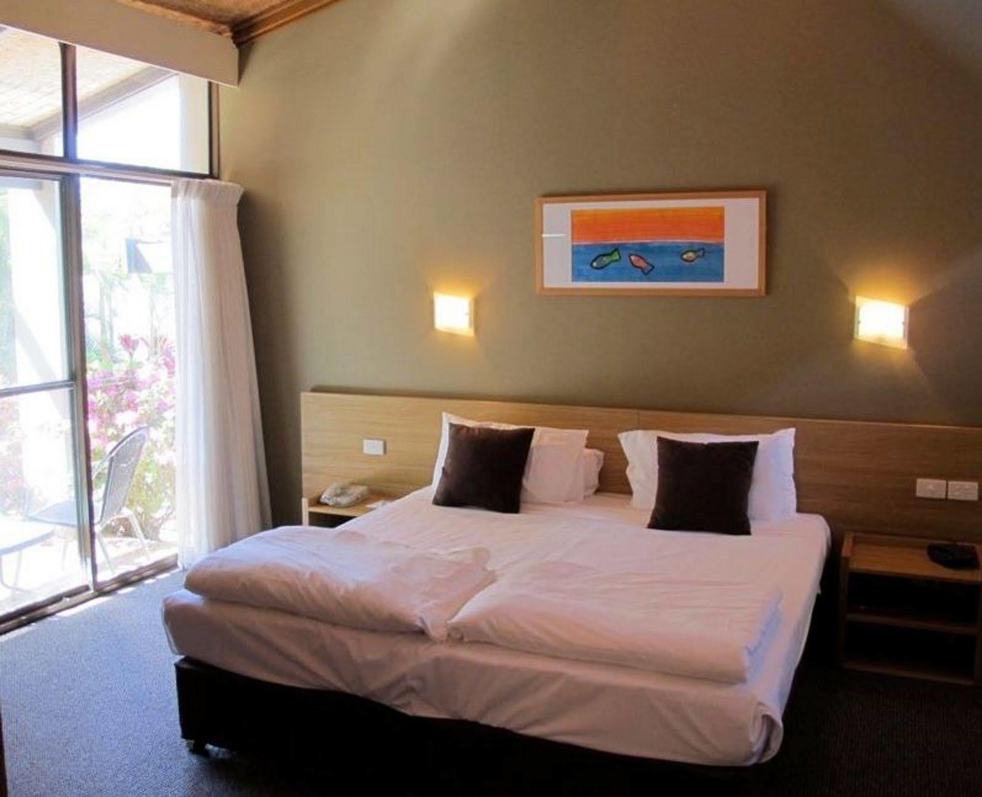 Nautilus Beachfront & 3*